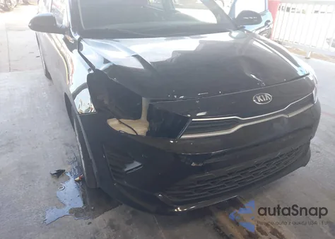 2021 Kia Rio Lx z USA, uszkodzony, nr VIN 3KPA24AD8ME385652